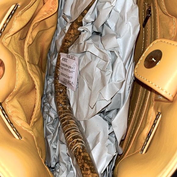 Badgley Mischka Yellow Shoulder/Crossbody Bag Approx. 12 x 10 x 4 - Picture 8 of 17